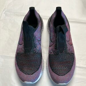 Nike women’s/youth slip on sneakers